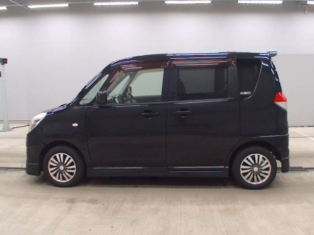 MITSUBISHI DELICA D2 2011