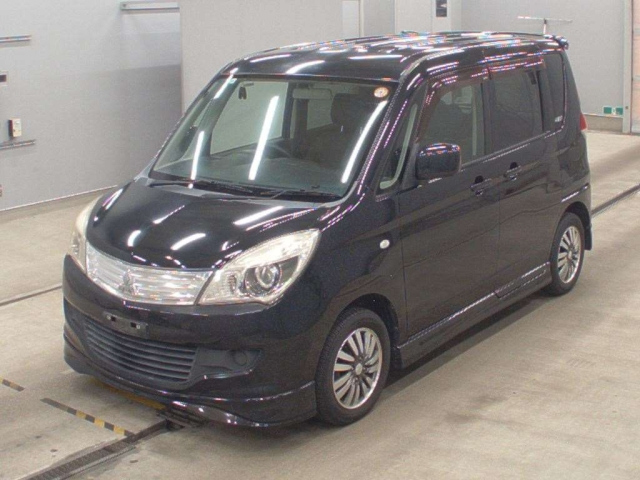 MITSUBISHI DELICA D2 2011