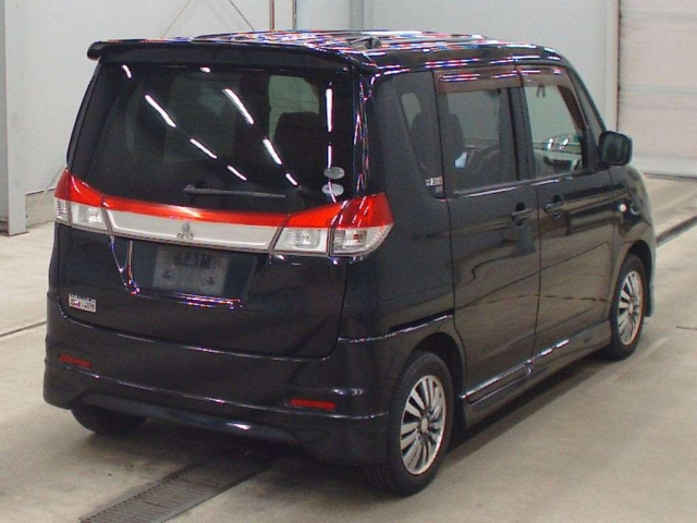 MITSUBISHI DELICA D2 2011