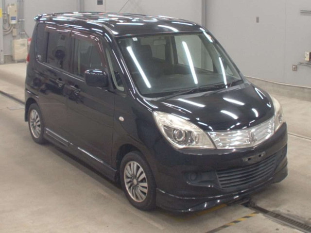 MITSUBISHI DELICA D2 2011