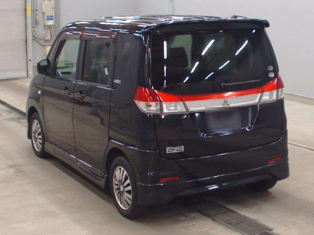 MITSUBISHI DELICA D2 2011