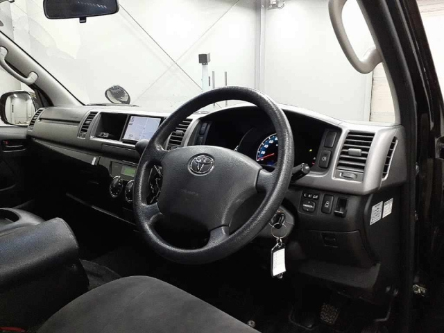 TOYOTA HIACE 2012