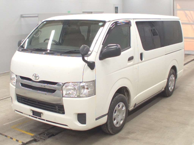 TOYOTA HIACE VAN 2016