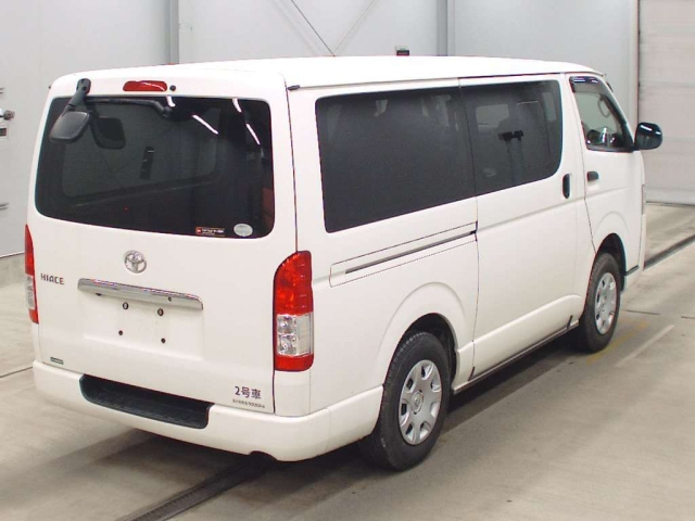 TOYOTA HIACE VAN 2016