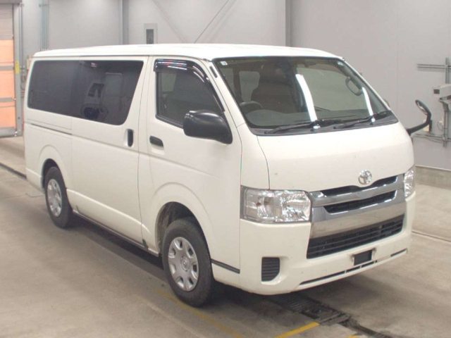 TOYOTA HIACE VAN 2016
