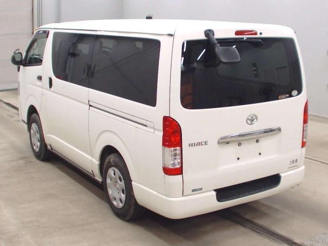 TOYOTA HIACE VAN 2016