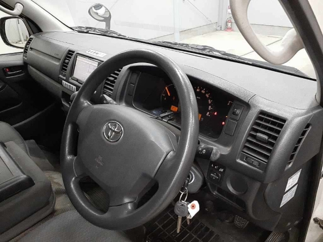TOYOTA HIACE VAN 2016