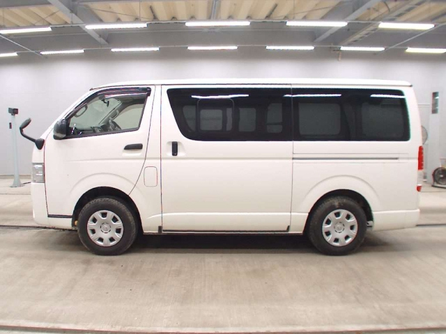 TOYOTA HIACE VAN 2016