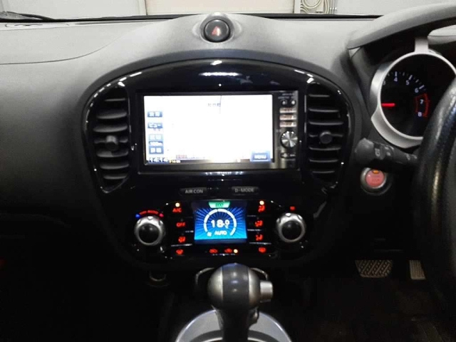NISSAN JUKE 2012