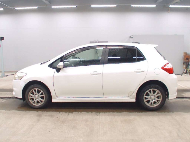 TOYOTA AURIS 2010