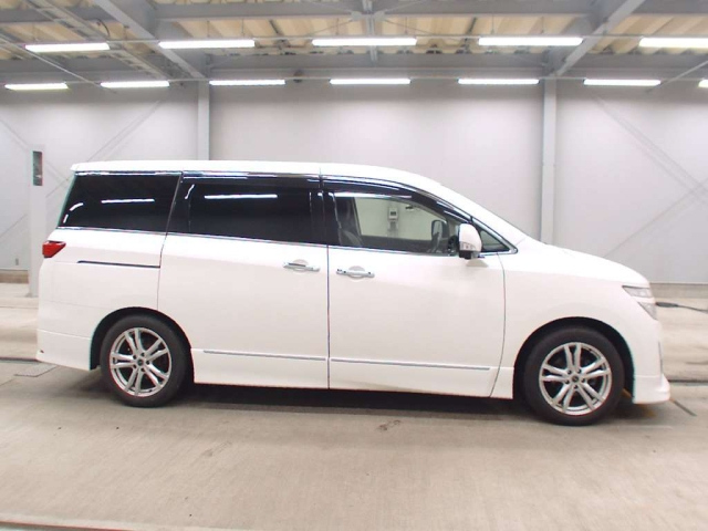 NISSAN ELGRAND 2013