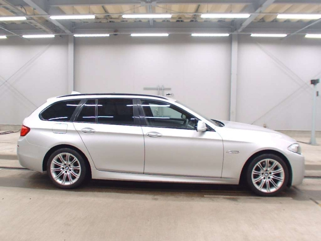 BMW 5 SERIES 2011