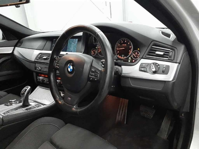 BMW 5 SERIES 2011