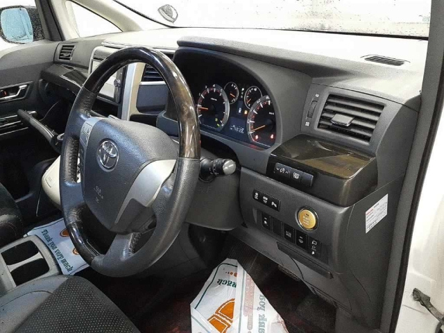 TOYOTA VELLFIRE 2013