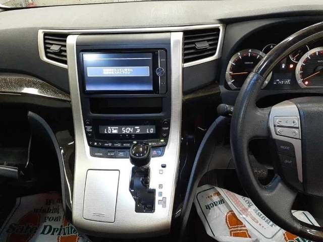 TOYOTA VELLFIRE 2013