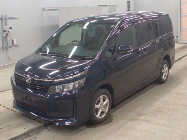 TOYOTA VOXY 2014