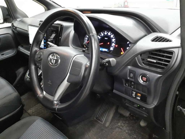 TOYOTA NOAH 2016