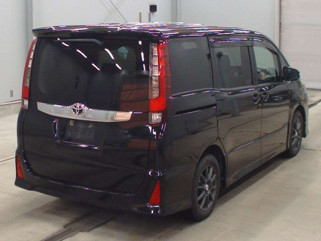 TOYOTA NOAH 2016