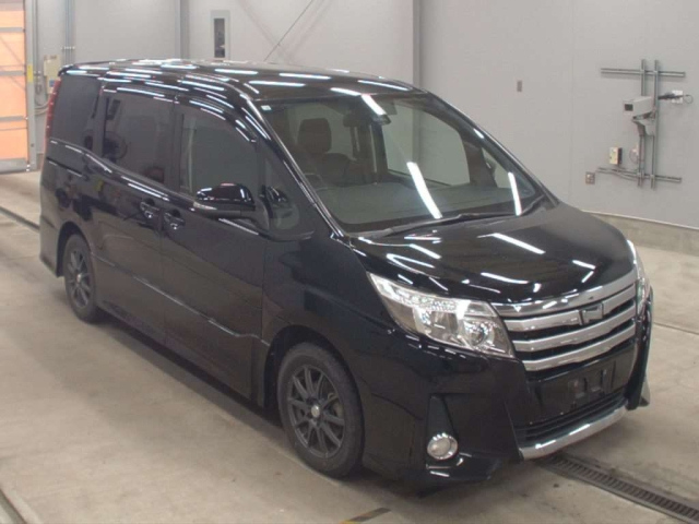 TOYOTA NOAH 2016