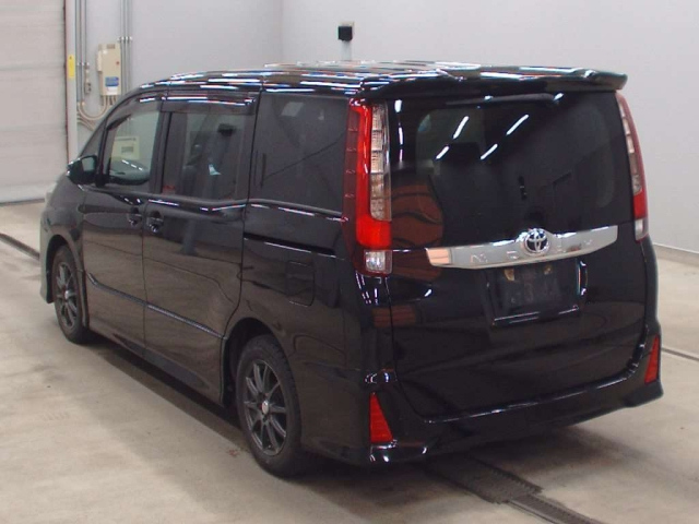 TOYOTA NOAH 2016