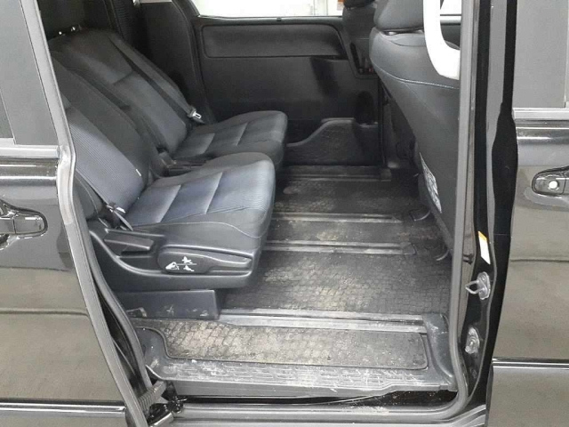 TOYOTA NOAH 2016