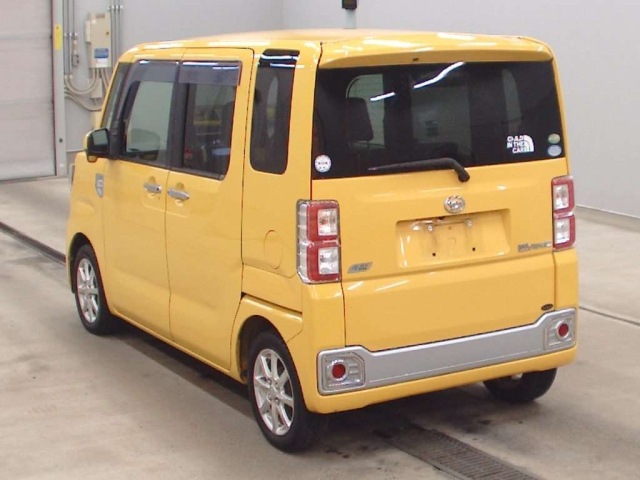 DAIHATSU WAKE 2014