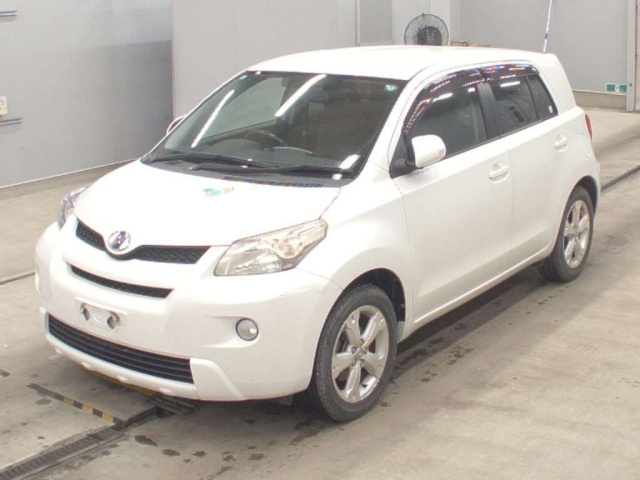 TOYOTA IST 2011