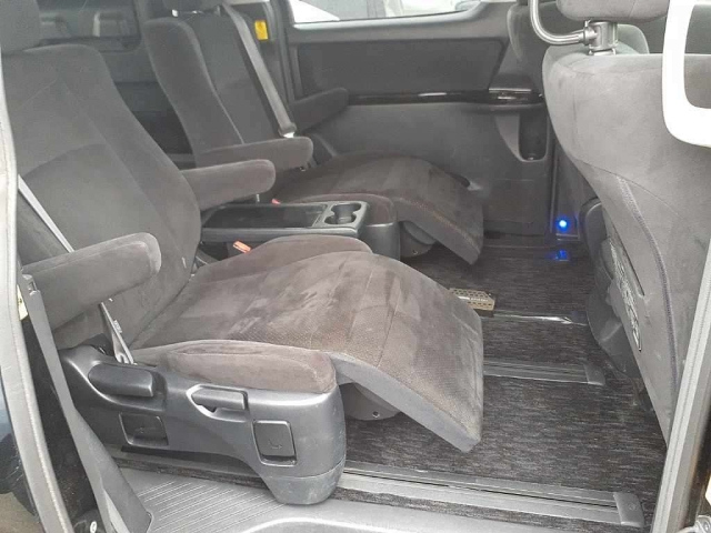 TOYOTA VELLFIRE 2011