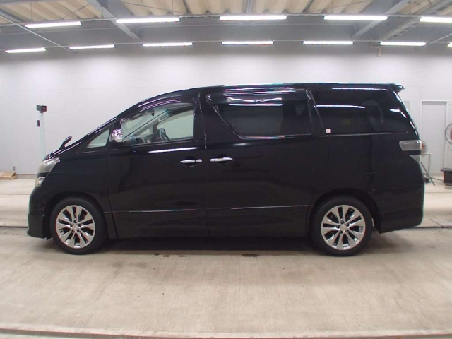 TOYOTA VELLFIRE 2011