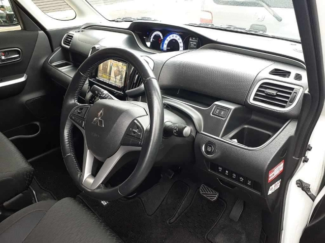 MITSUBISHI DELICA D2 2016