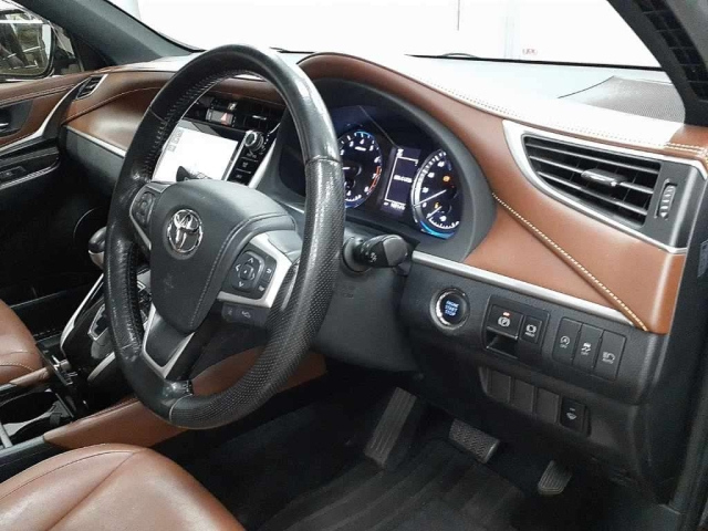 TOYOTA HARRIER 2018
