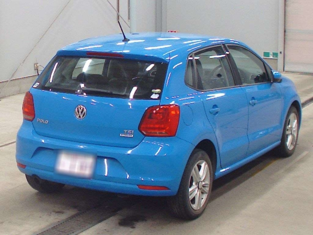 VOLKSWAGEN POLO 2015
