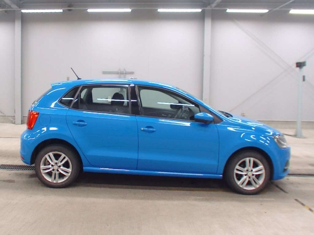 VOLKSWAGEN POLO 2015