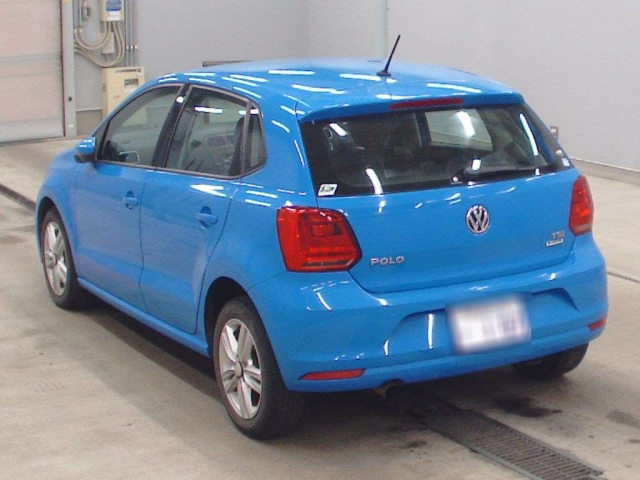 VOLKSWAGEN POLO 2015