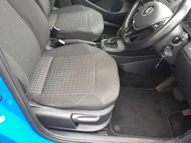 VOLKSWAGEN POLO 2015