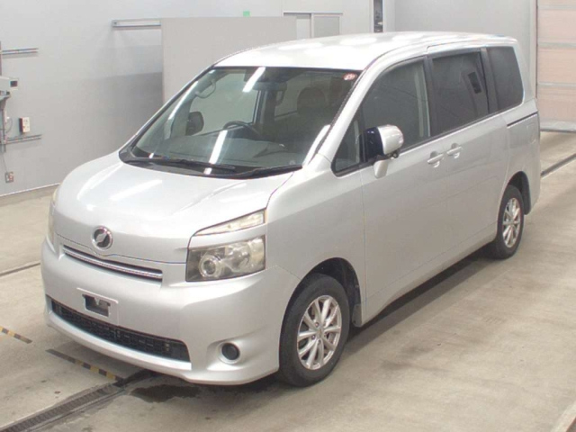 TOYOTA VOXY 2009