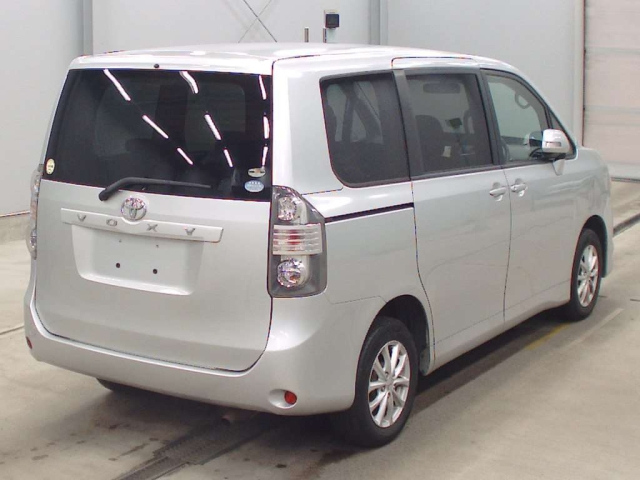 TOYOTA VOXY 2009