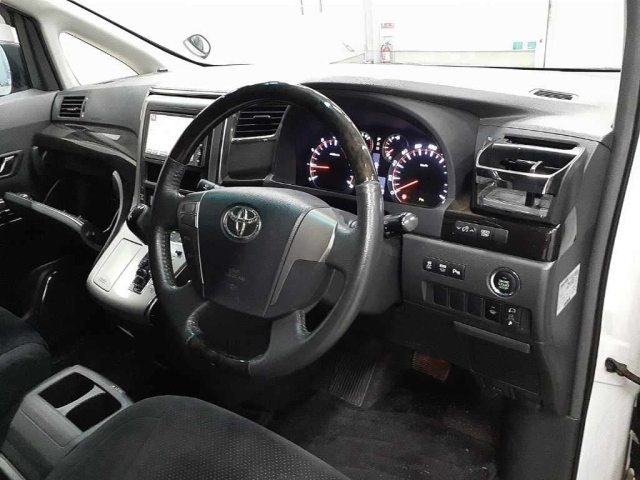 TOYOTA VELLFIRE 2011