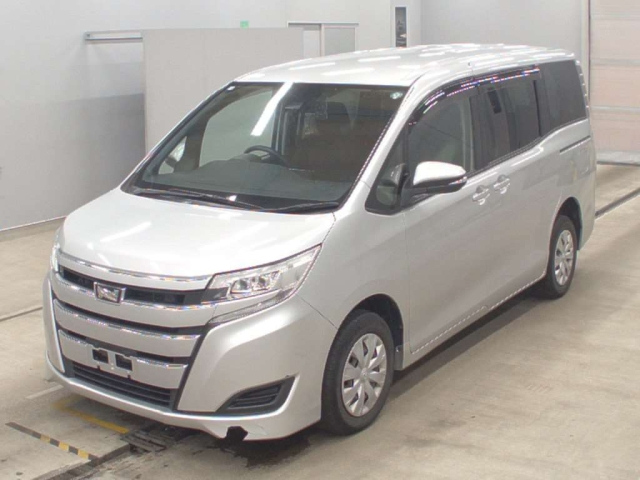 TOYOTA NOAH 2018