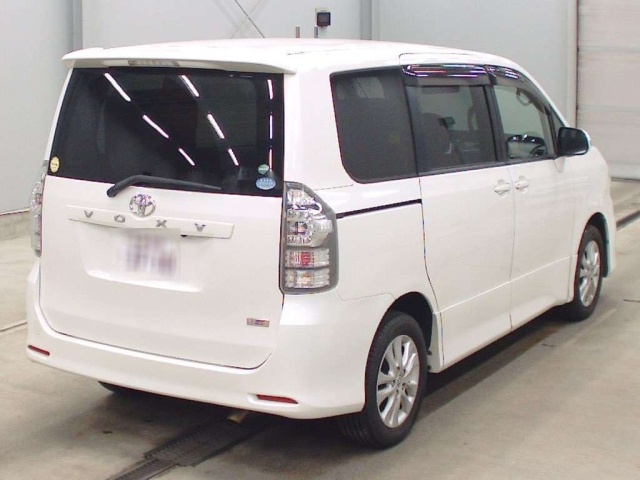 TOYOTA VOXY 2012