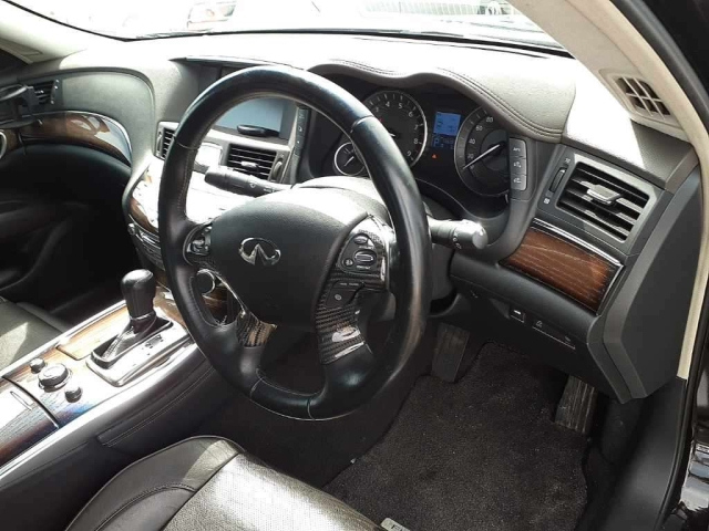 NISSAN FUGA 2009