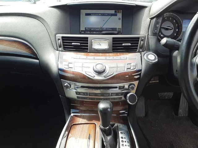 NISSAN FUGA 2009