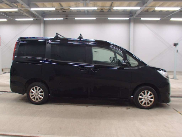 TOYOTA NOAH 2020