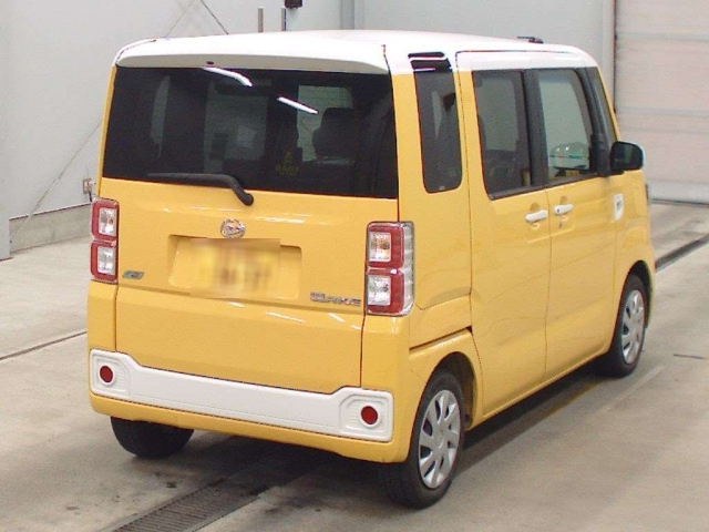 DAIHATSU WAKE 2015