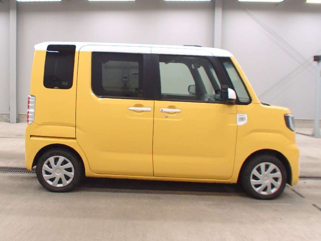 DAIHATSU WAKE 2015