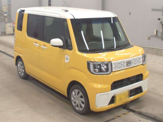 DAIHATSU WAKE 2015