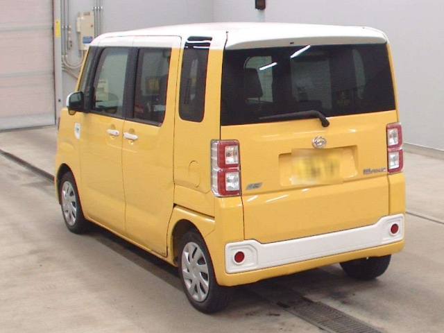 DAIHATSU WAKE 2015