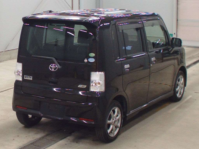 TOYOTA PIXIS SPACE 2013