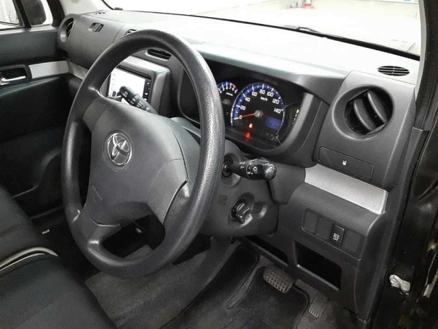 TOYOTA PIXIS SPACE 2013