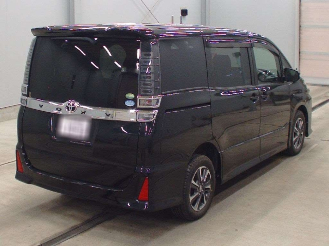 TOYOTA VOXY 2017